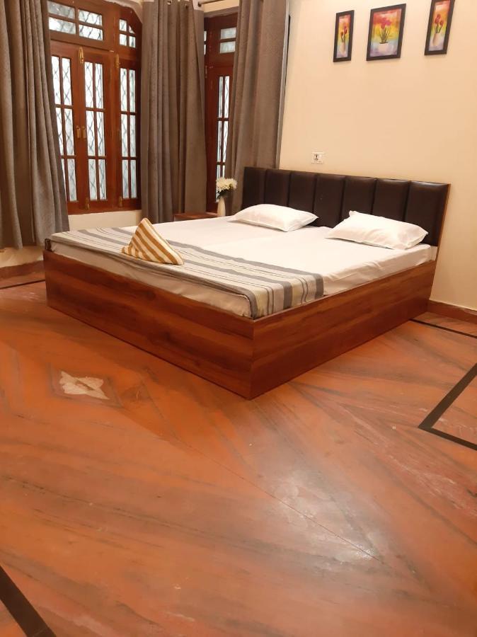 Paarijaat Homestay & Guesthouse Ayodhya Esterno foto