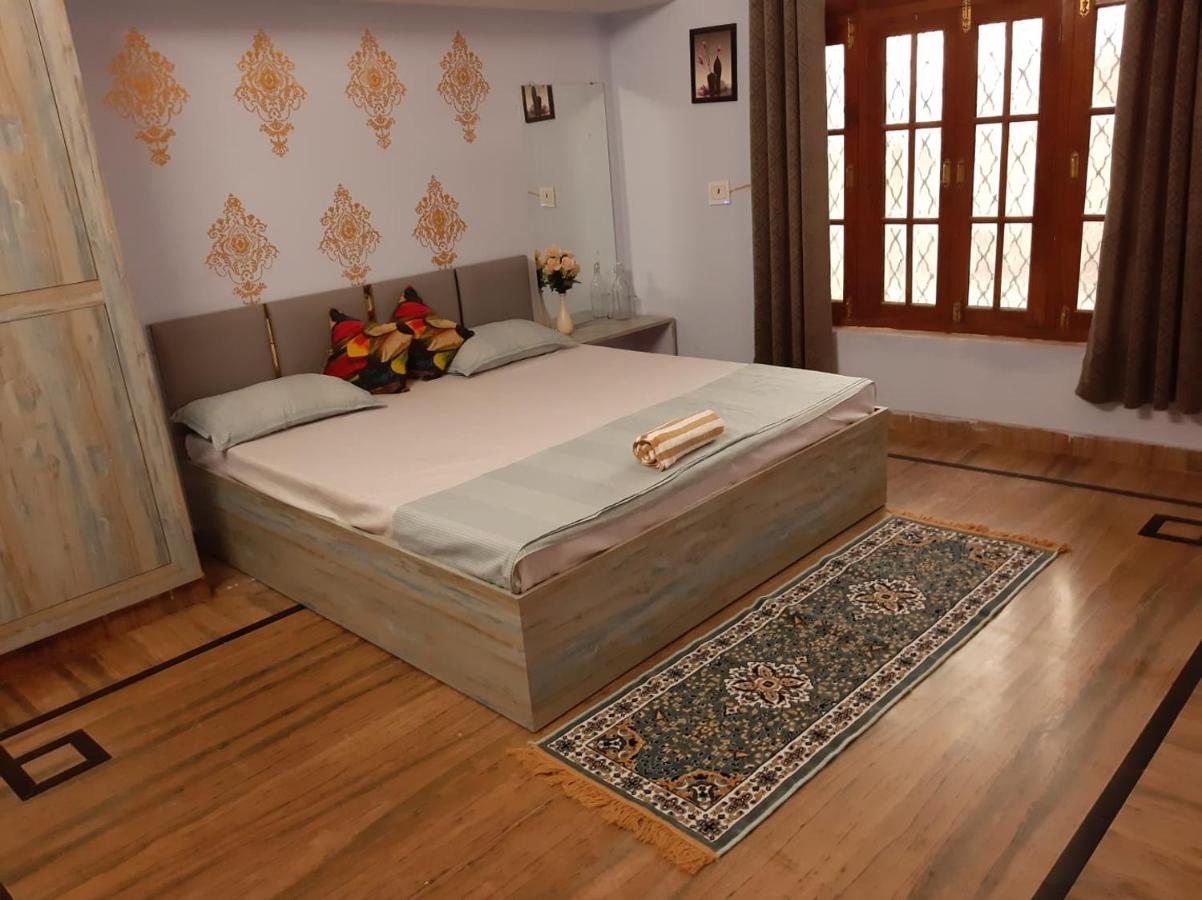 Paarijaat Homestay & Guesthouse Ayodhya Esterno foto