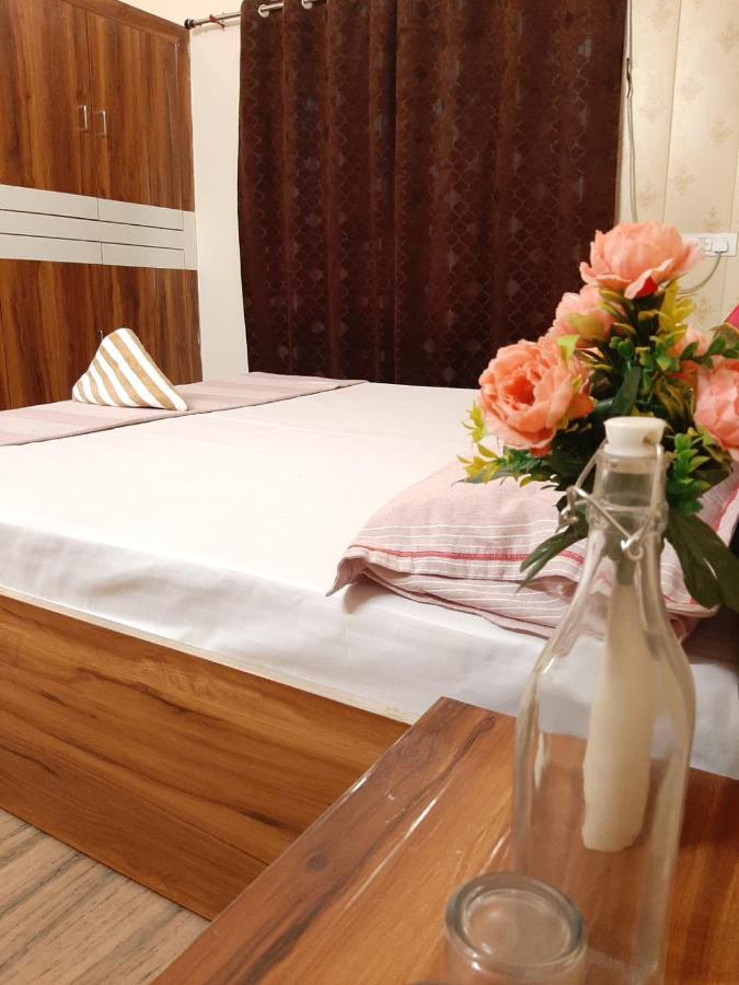 Paarijaat Homestay & Guesthouse Ayodhya Esterno foto