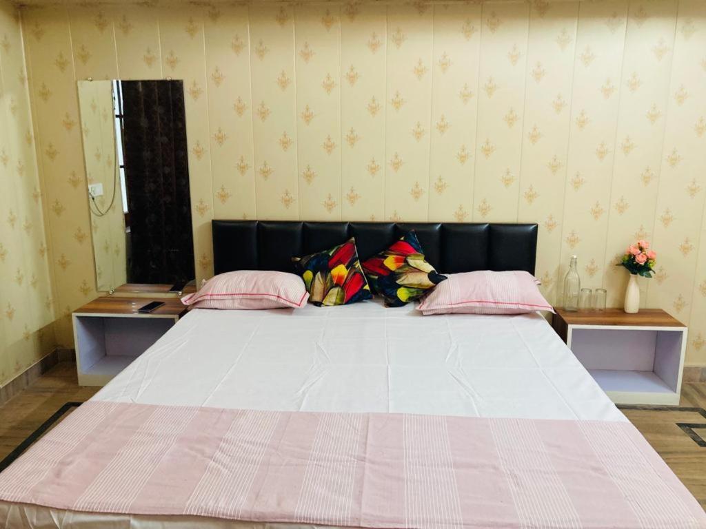 Paarijaat Homestay & Guesthouse Ayodhya Esterno foto
